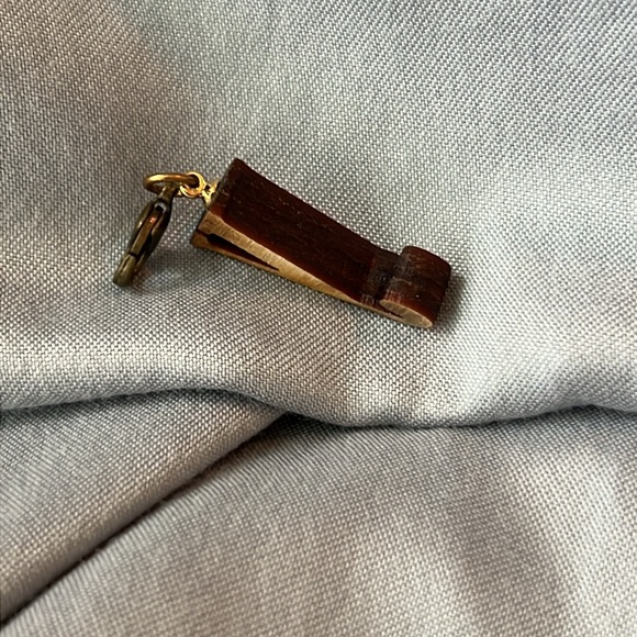 NWOT Anthropologie wood Letter y charm with clasp to our on any necklace.1”x1/4” - Picture 4 of 4